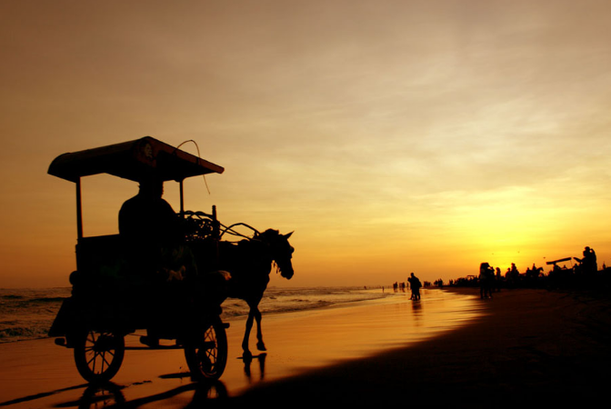 Pantai Parangtritis, 14 Ide Tempat Wisata di Jogja Berdasarkan Minat Wisatawan