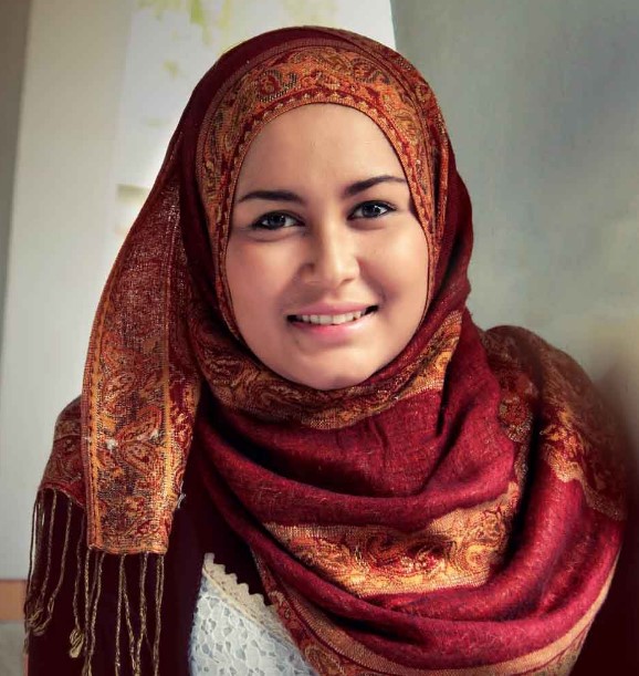 Kreasi jilbab modern untuk wajah bulat