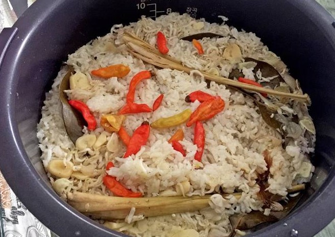 Resep Nasi Liwet Sunda dengan Ikan Teri dan Dimasak Menggunakan Rice Cooker